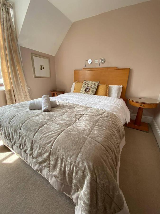 The Antelope At Upavon Hotel Exterior photo