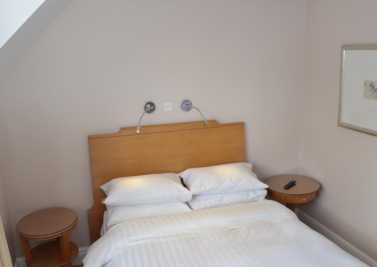 The Antelope At Upavon Hotel Room photo